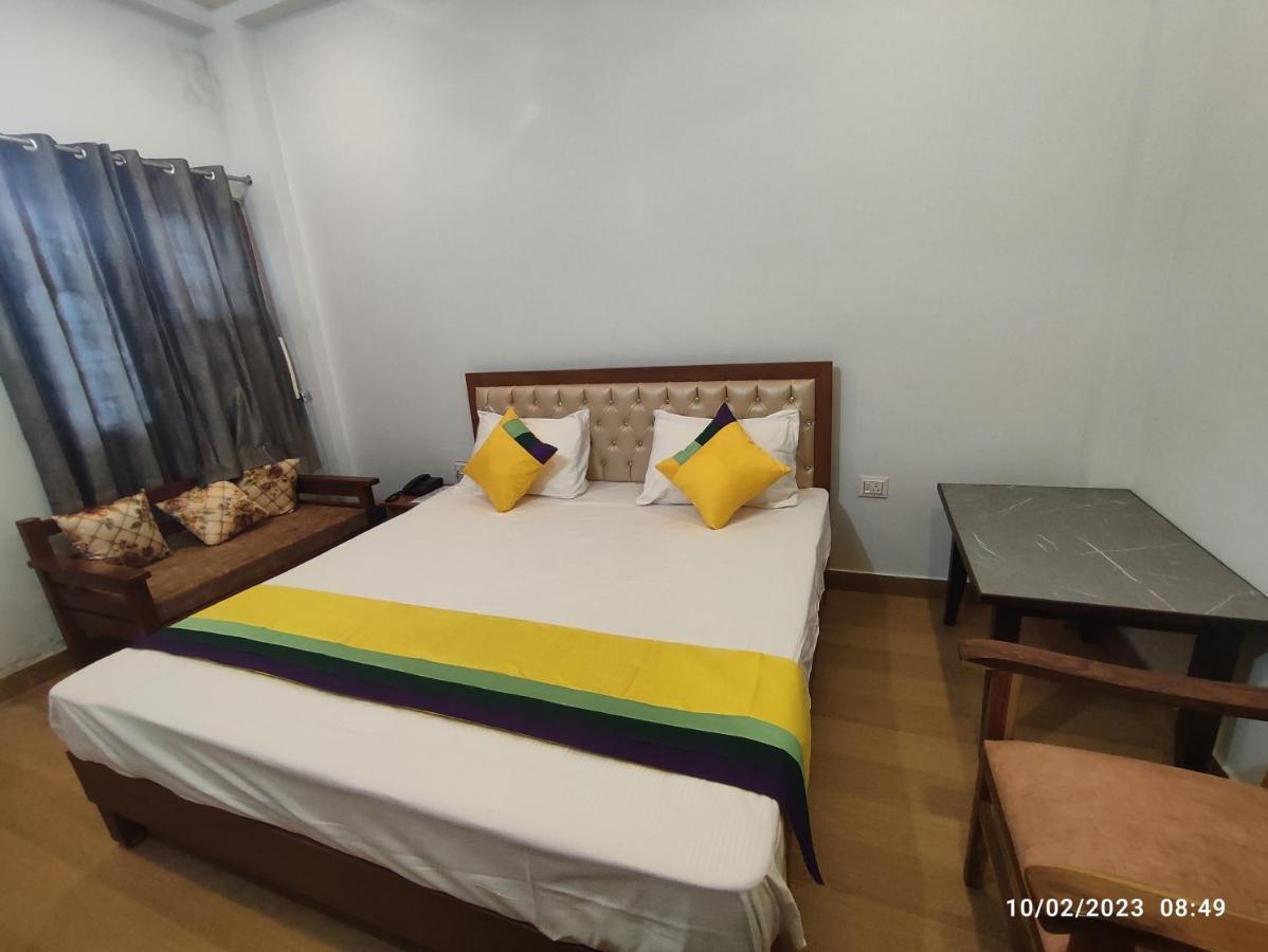 Hotel Studioz Sahastradhara Дехрадун Экстерьер фото