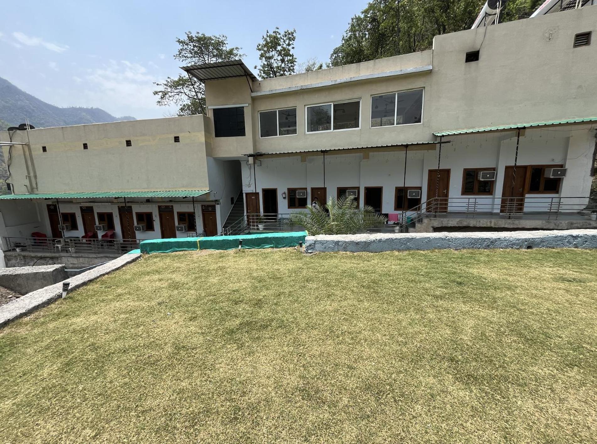 Hotel Studioz Sahastradhara Дехрадун Экстерьер фото